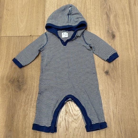 2  3-6 Month Onesies babyGap & Puma Long Sleeve Snap at Legs - Picture 2 of 6